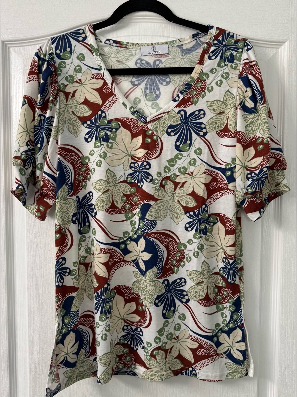 JULYCLO v-neck short-sleeve shirt featuring a multicolor floral style
